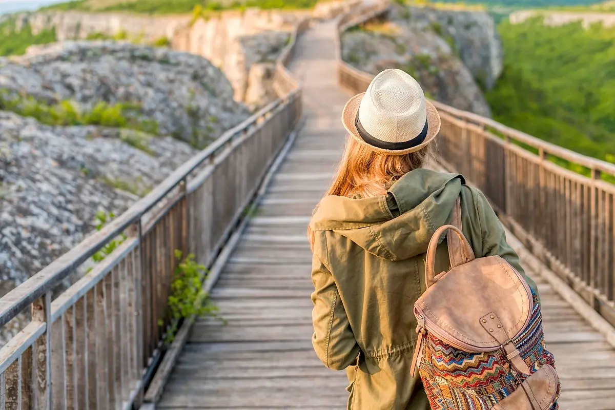 Безопасность в одиночных путешествиях: полный гид для уверенных туристов - 1
